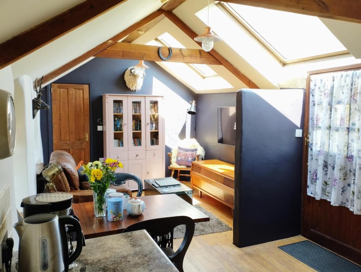Cosy Barn On Rural Smallholding With Alpacas, Goats & Pigs Stithians Экстерьер фото